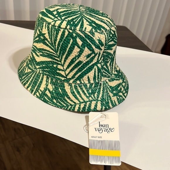 bon voyage Accessories - Unisex Straw Hat With Green Palm Leaves •Size is Adjustable • New With Tags